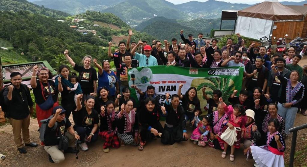 IVAN GROUP PHOTO DOI MON JAM