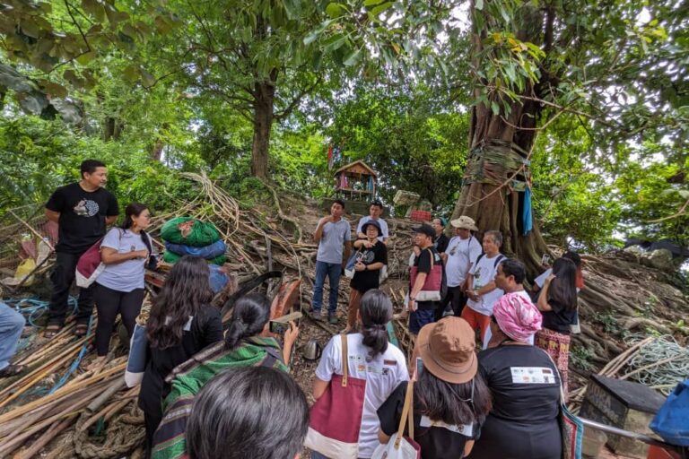 Mr. Kittisak Rattanakrajangsri, Chair of AIPP facilitating the group discussion of Thailand's Indigenous peoples. 